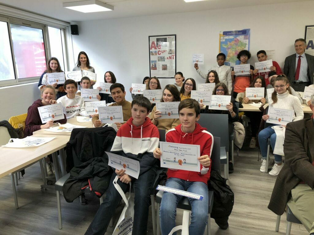Học sinh theo học dự bị tiếng tại trường Alliance Française Bordeaux