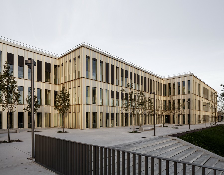 HEC Paris - các trường Đại học ở Pháp dạy bằng tiếng anh
