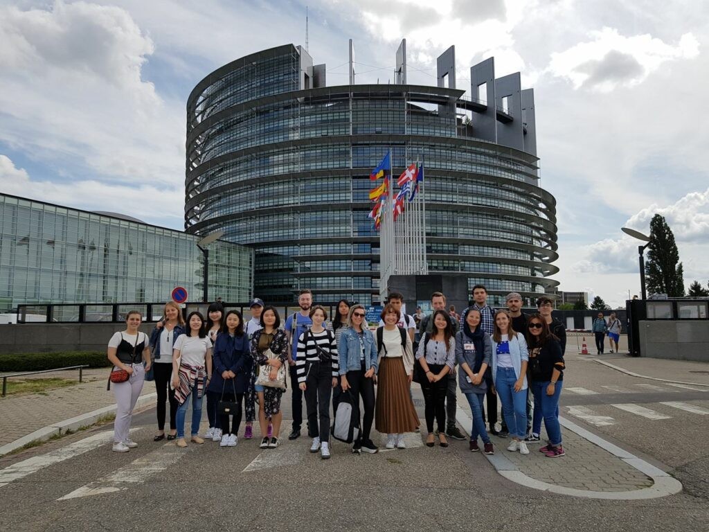 Học viên tại Institute Stralang: Các trường học dự bị tiếng pháp tại Strasbourg