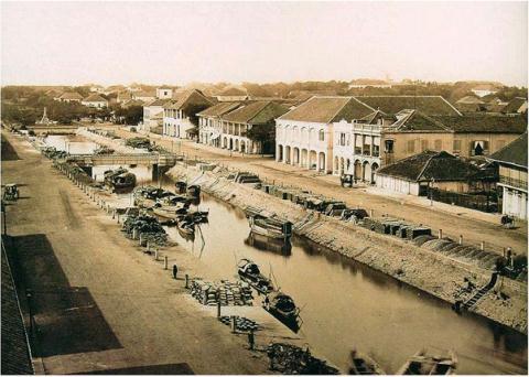 dia-diem-du-lich-thanh-pho-ho-chi-minh-bang-tieng-phap-pho-di-bo