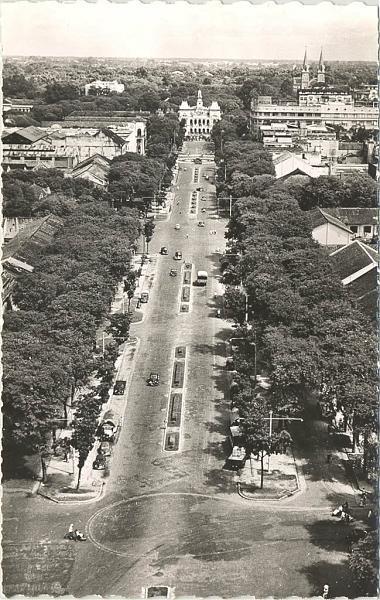 dia-diem-du-lich-thanh-pho-ho-chi-minh-bang-tieng-phap-pho-di-bo